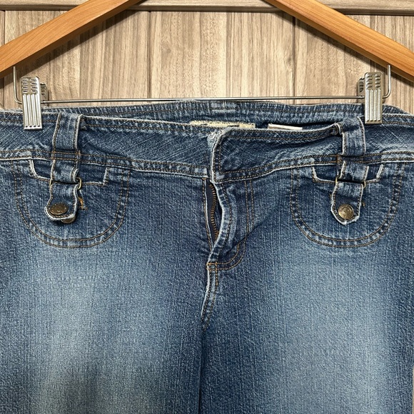 Stylish Blue Flare & Wide Leg Jeans - Picture 2 of 6